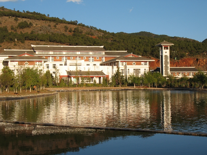 云南大學(xué)旅游文化學(xué)院——校園景觀圖(圖書(shū)館)